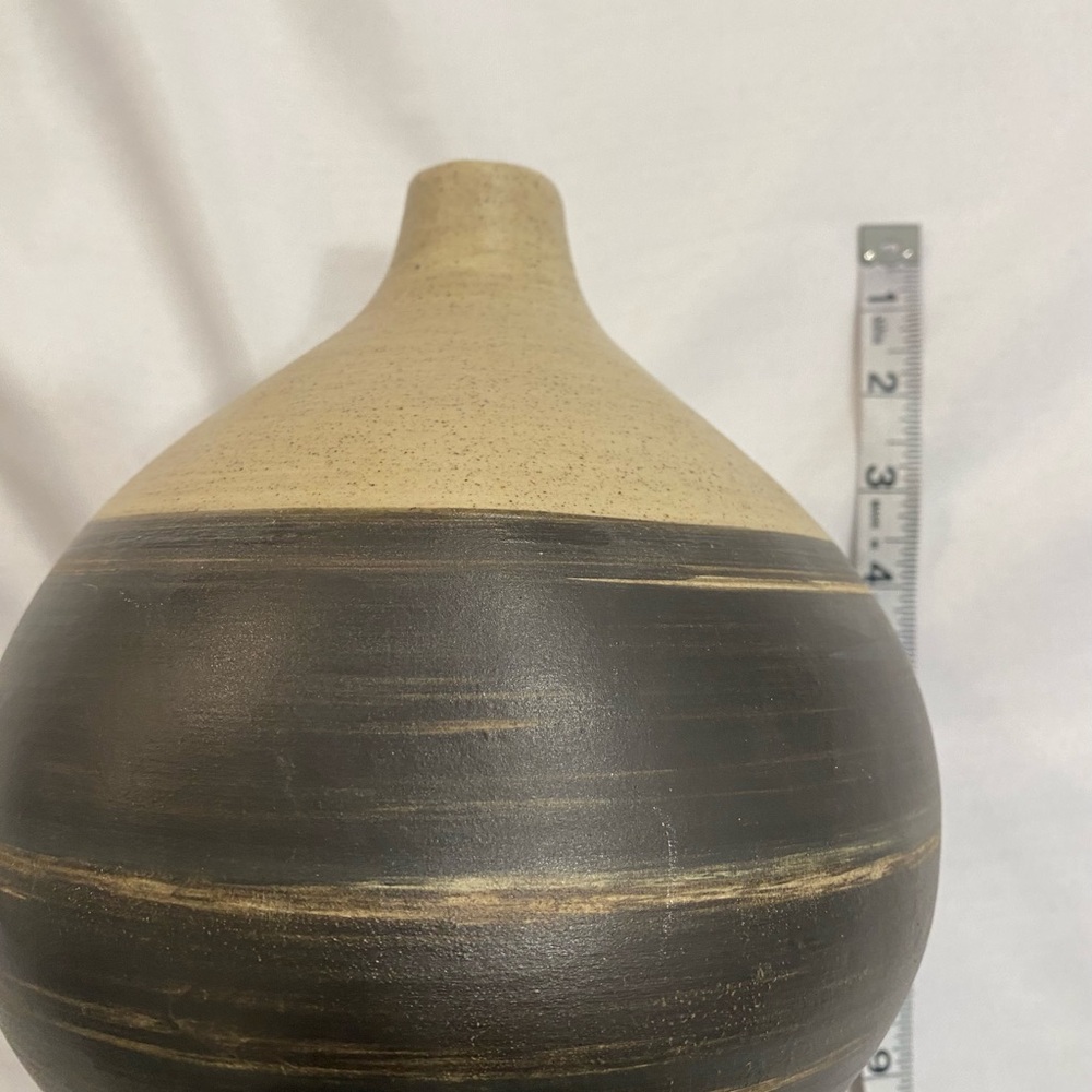 Neutral Two-Tone Ceramic Vase - Picture 5 of 5